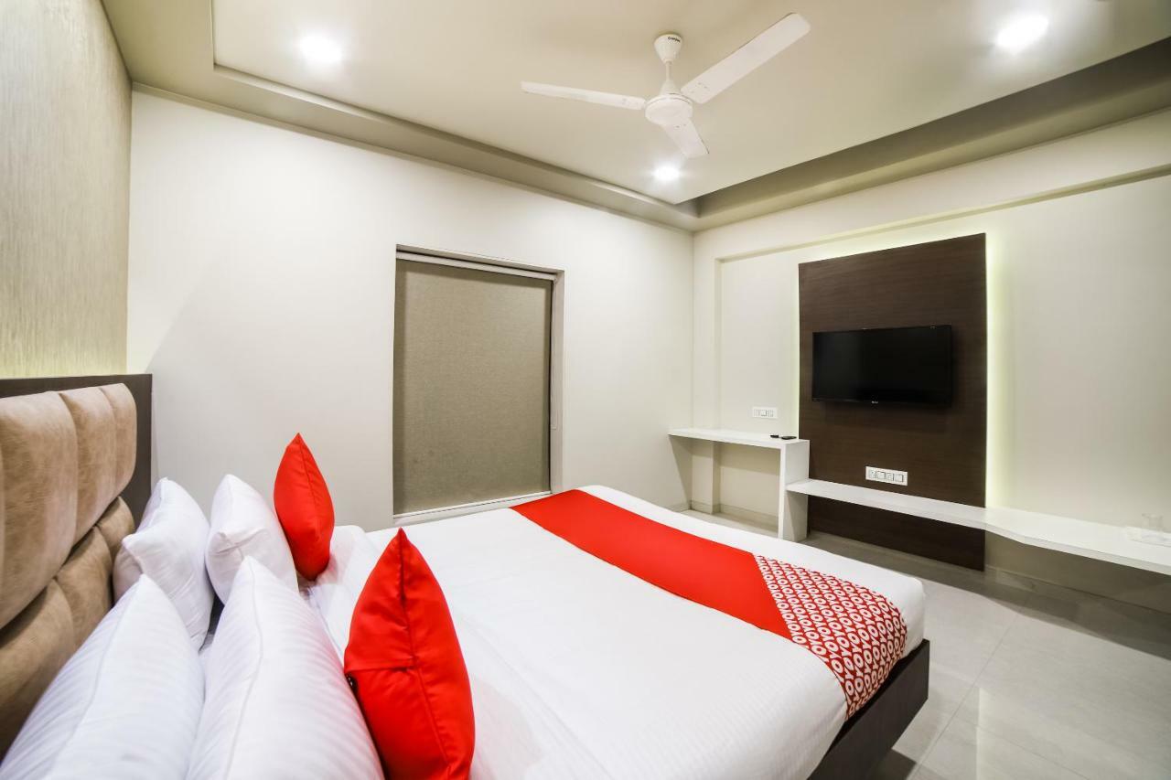 Capital O 41587 Hotel Airport Inn One アーメダバード エクステリア 写真